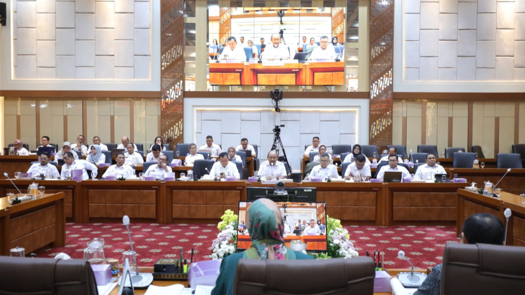 Rapat dengan Komisi IX DPR, BGN Sijunjung Paparkan Progres MBG 