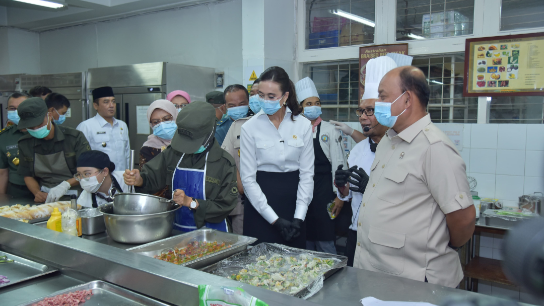 BGN Sijunjung dan Menpar Tinjau Praktik Siswa SPPI Batch-3 di Dapur NHI