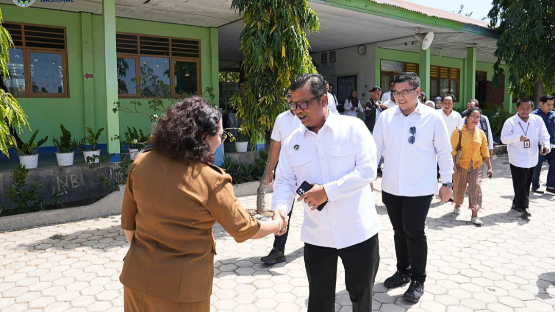 BGN Sijunjung Bersama BPOM dan PCO RI Tinjau Pelaksanaan MBG di Kupang